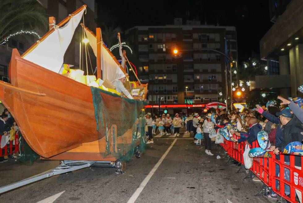 Torrent ultima una Gran Cavalcada de Reis plena de fantasia, música i participació ciutadana