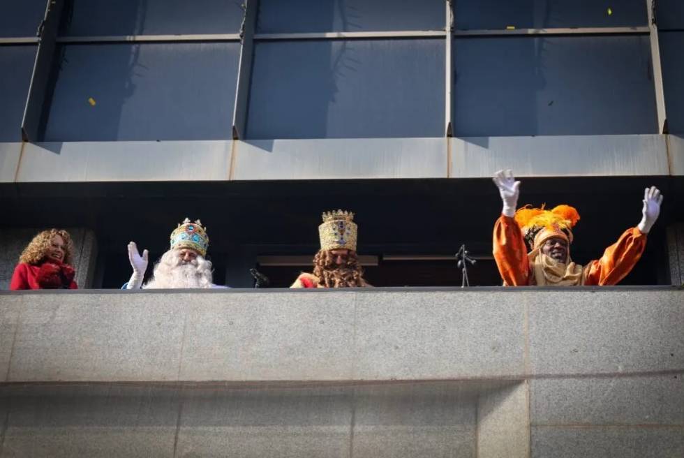 Torrent acomiada els Reis Mags amb la gran Cavalcada