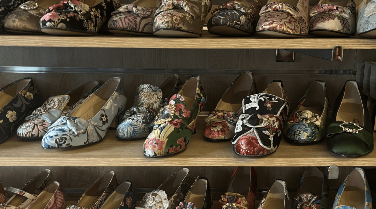 Tacón, el taller on la sabateria artesanal continua viva en Torrent