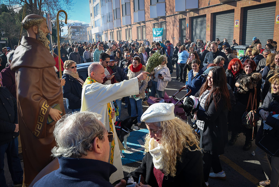 Mont-Sió acull la tradicional benedicció d'animals de Sant Antoni