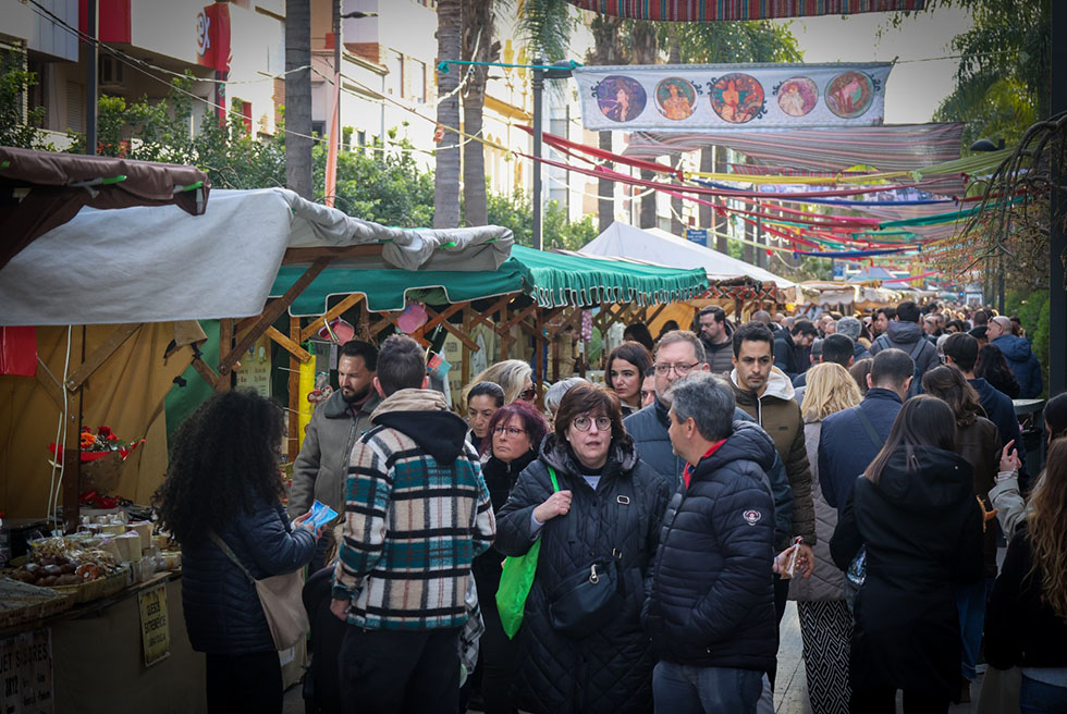 La III Fira del Xocolate i el Porrat de Sant Blai reunixen milers de persones en Torrent