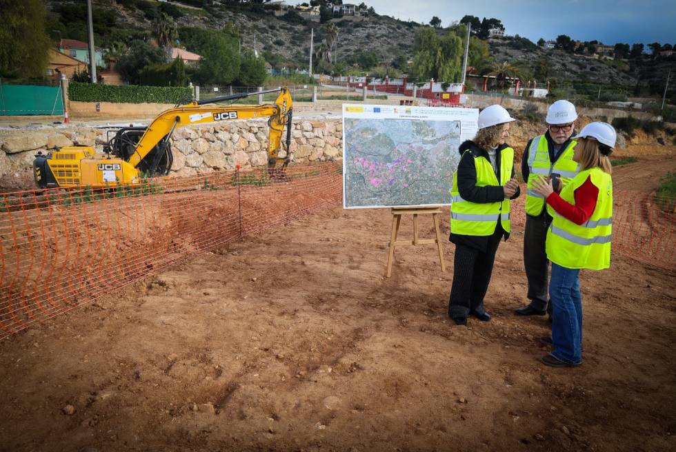 Avancen les obres de reconstrucció de l’escullera del Camí de la Pardala
