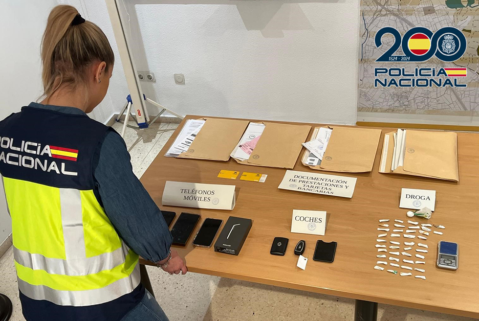 Detingut per confinar a persones vulnerables per a percebre ajudes