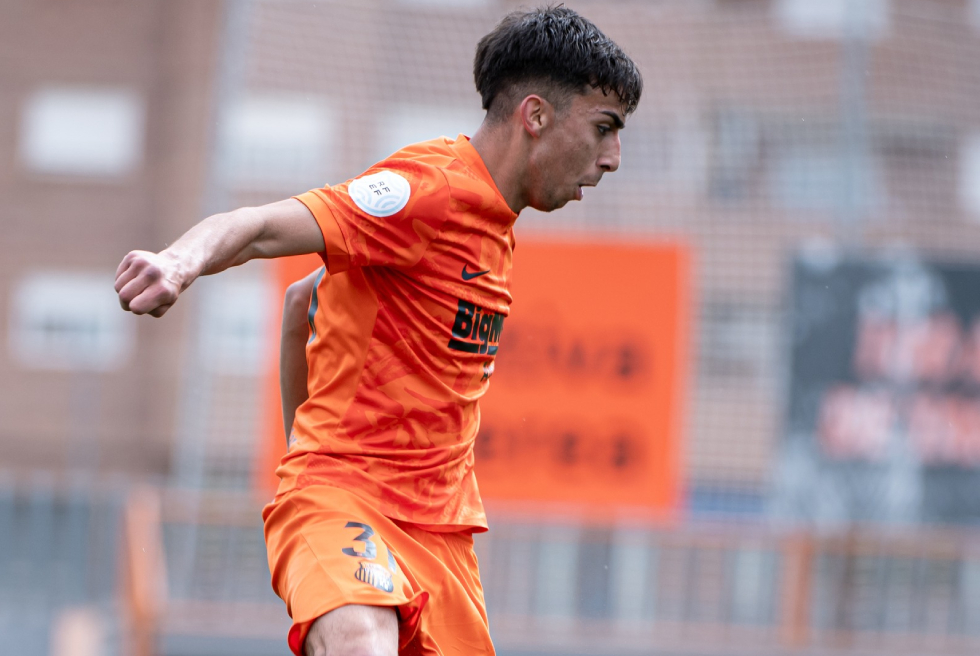 El juvenil Paco Giménez debuta com a titular amb el Torrent CF, és MVP i conquereix l’afició