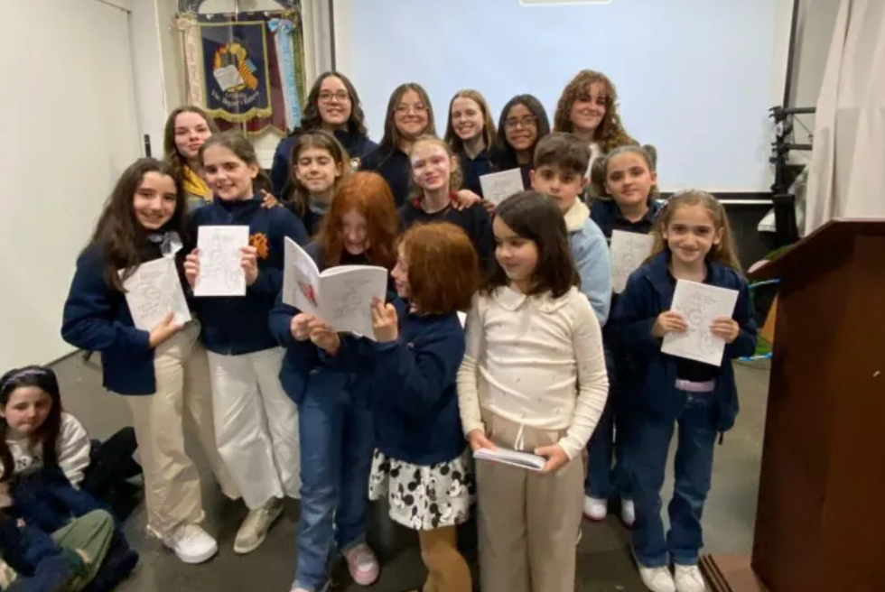 La Falla Cronista aconsegueix el premi al millor llibret de Torrent en la Gala Literària