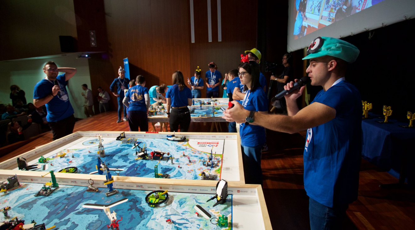 Estudiants de Torrent participen en la competició de robòtica First Lego League