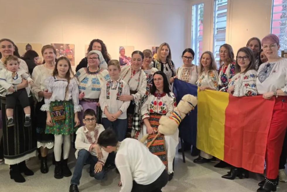 Torrent acull la celebració del Mărțișor, la festa romanesa que dona la benvinguda a la primavera