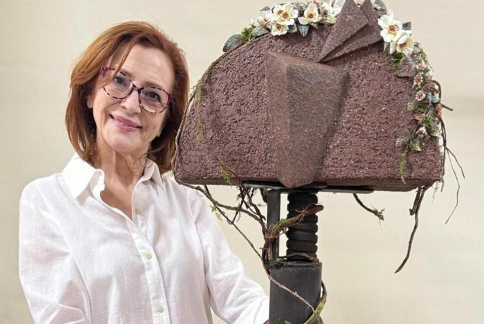 María Isabel Martínez Esteso rep el Premi Dona Atenea 2026 a Torrent