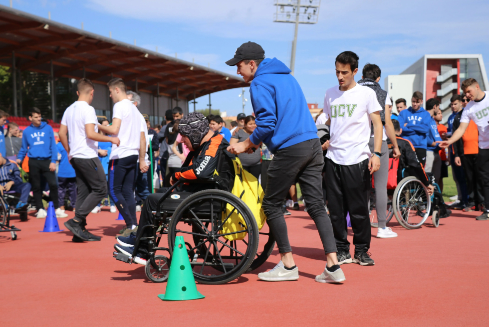 Torrent acull una jornada d’atletisme adaptat al Parc Central