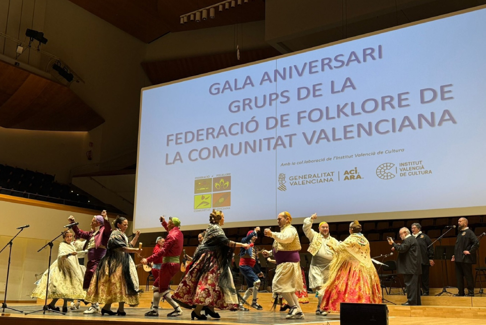 El Grup de Ball de Torrent participa en la Gala d’Aniversaris del folklore valencià