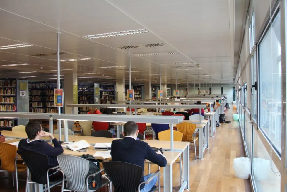 Les biblioteques amplien horari pels exàmens fins a la matinada