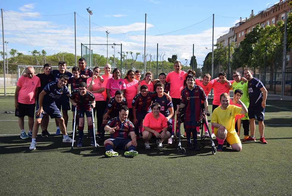 L'equip de diversitat funcional de l'Hispànic Fuensanta s'estrena en futbol 8