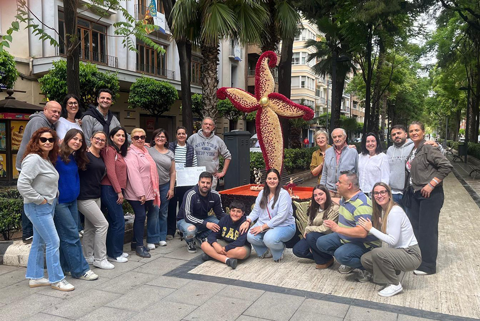 La falla Benemèrita i l'Avinguda, primer premi del Concurs de les Creus de Maig