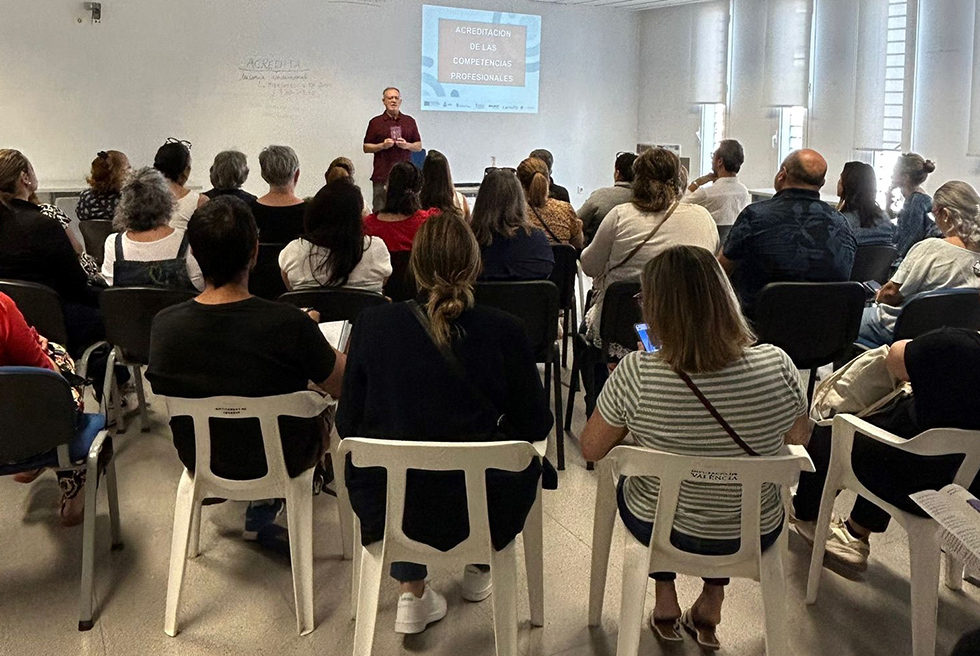 La Casa de la Dona de Torrent impulsa la inserció laboral de les dones a través del programa ACREDITA