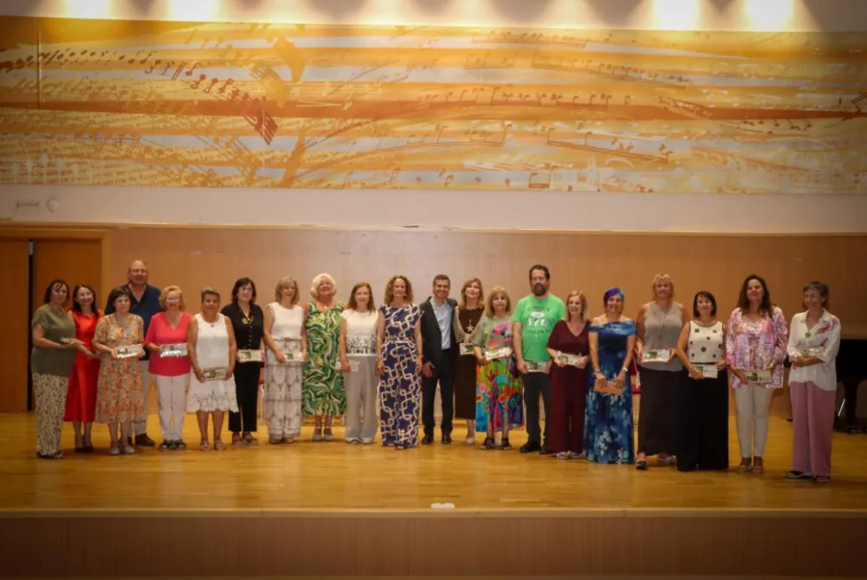 Torrent reconeix la trajectòria de 25 docents jubilats de tretze centres educatius de la ciutat