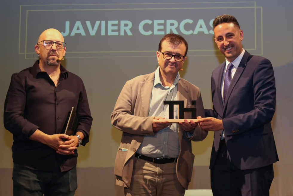 L'escriptor Javier Cercas rep el premi Cònsol Honorari de Torrent Històrica