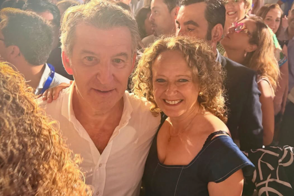 El PP de Torrent se suma a la gran exhibició de força de Mompó en l'acte amb Feijóo