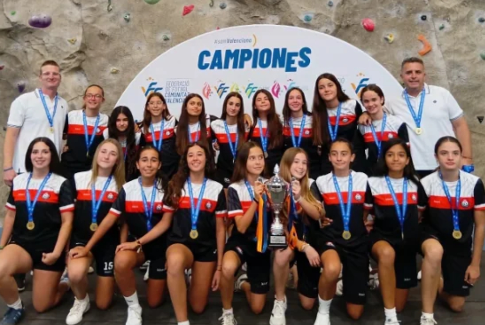 El Infantil A del CFF Torrent l’Horta Sud firma una temporada històrica amb títol i ascens