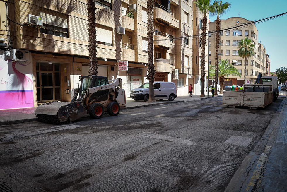 Reasfaltatge dels carrers a El Molí, El Vedat, Eixample i Monte-Real