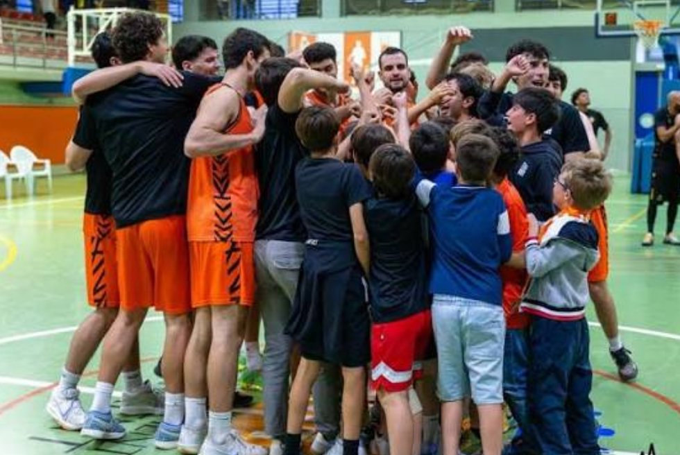El NB Torrent manté el bloc del primer equip per a la nova temporada en Tercera FEB