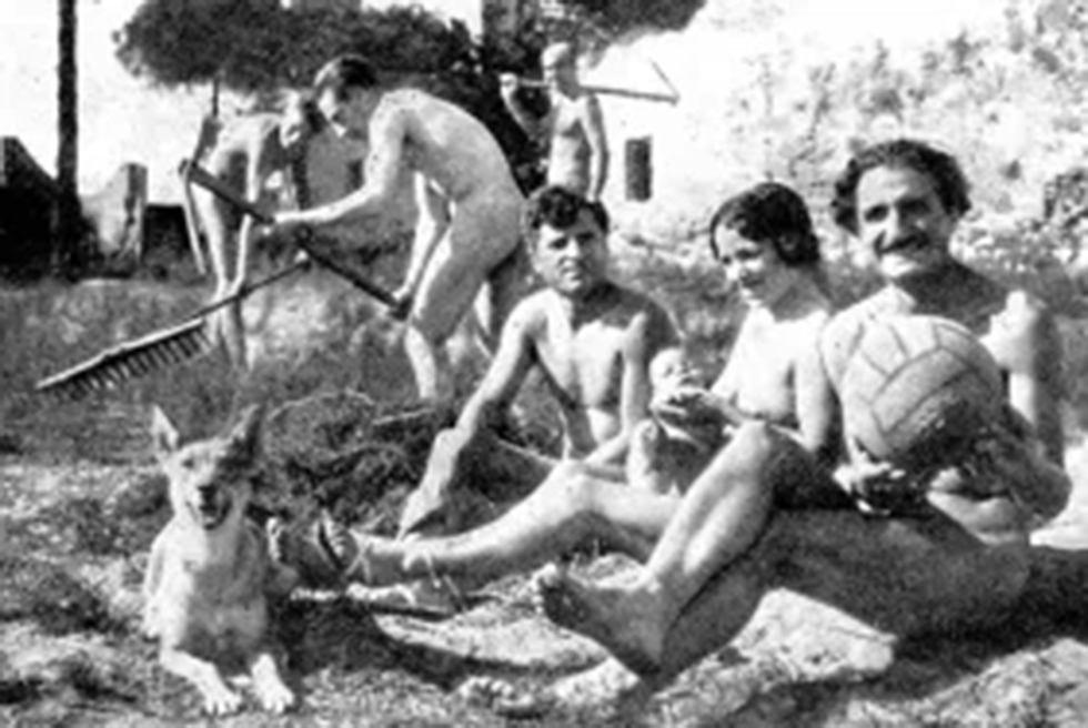 Colònia nudista al Pantà
