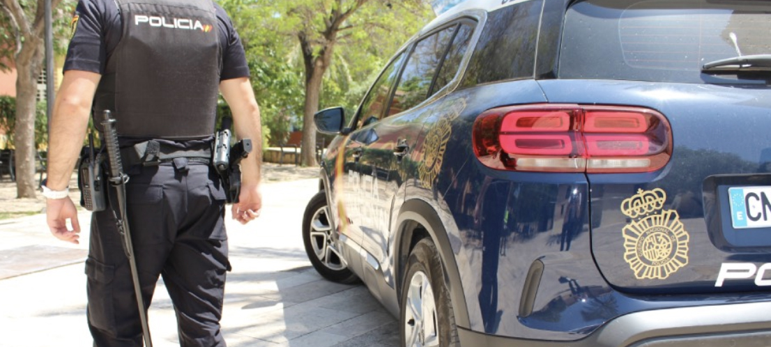 Detingut per retindre i amena&ccedil;ar de mort a dues persones