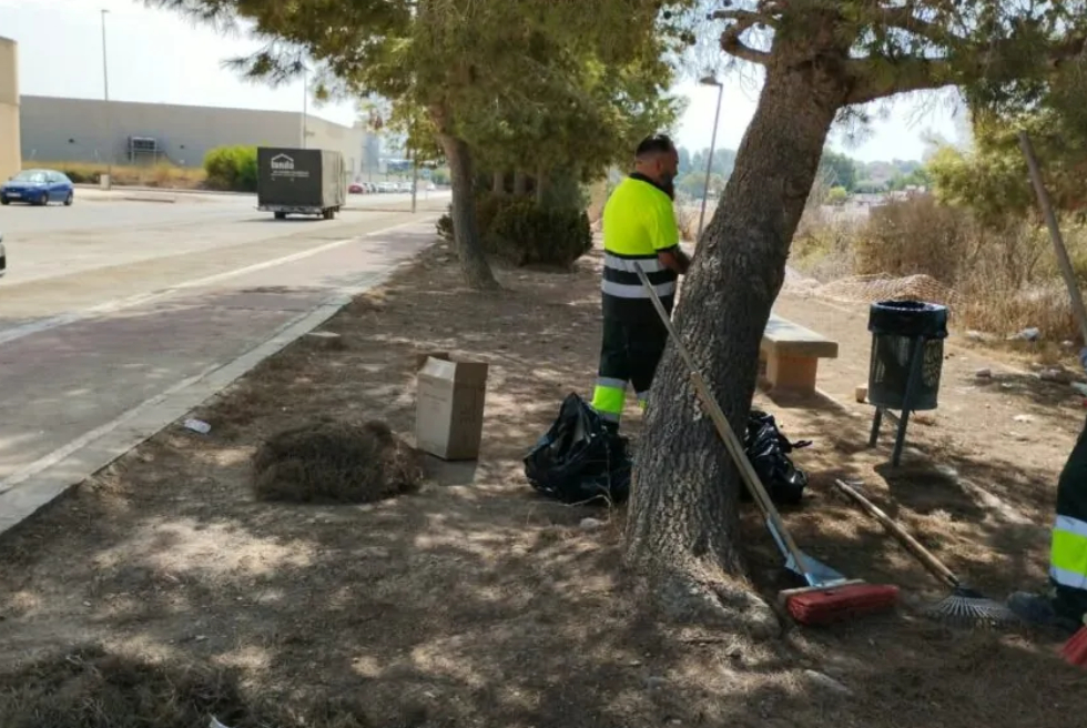 Torrent intensifica la neteja dels polígons industrials durant el mes d’agost