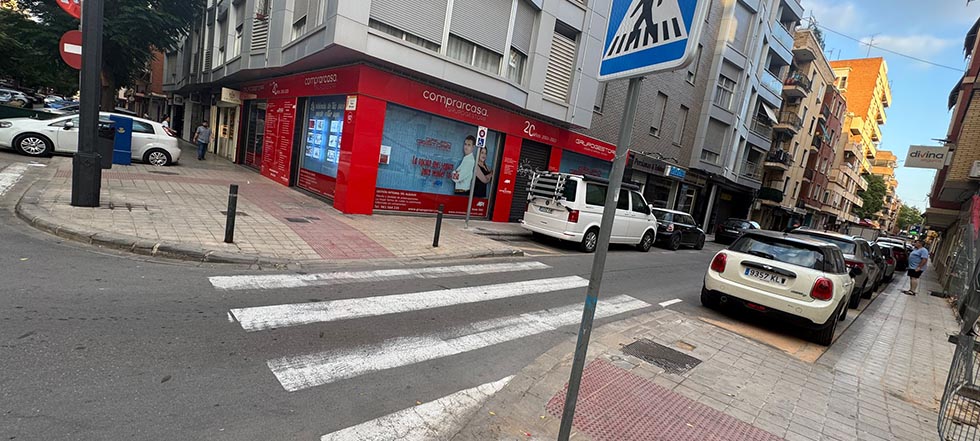 Ferida greu una dona atropellada per un patinet