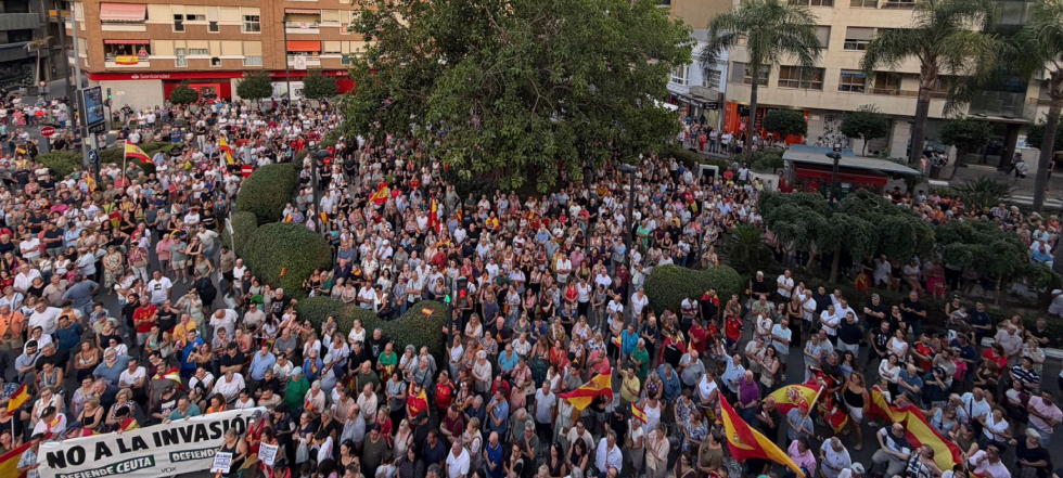 Milers de torrentins es concentren en recolzament a Ceuta