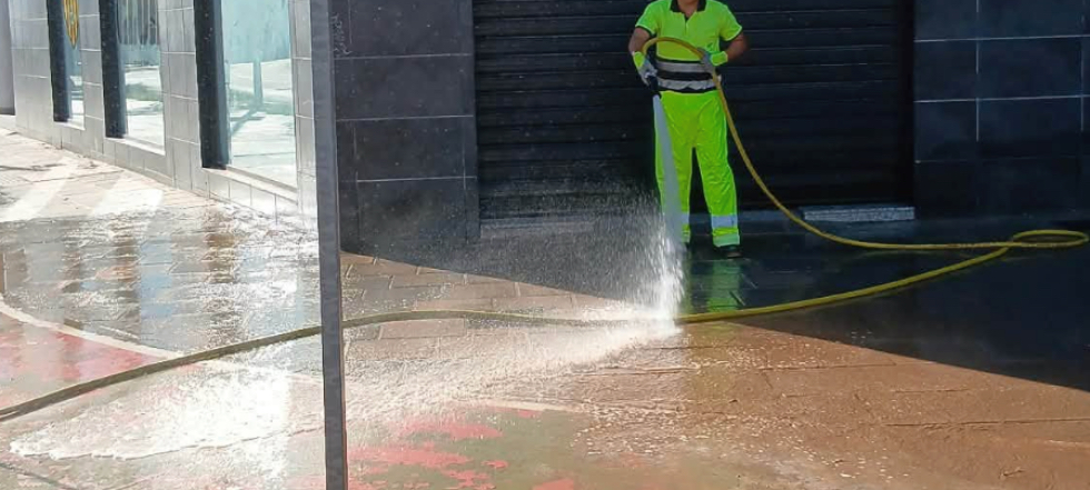 Torrent continua inmersa en la neteja dels carrers inundats