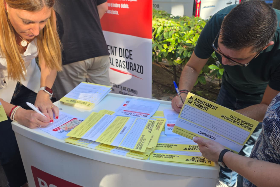 El PSOE de Torrent recapta al voltant de les mils signatures i recursos contra la taxa de residus