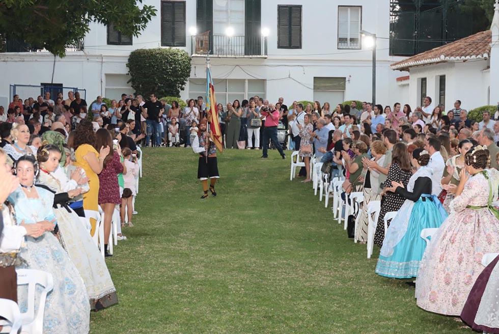 La Falla Sants Patrons celebra el seu tradicional Homenatge a la Real Senyera