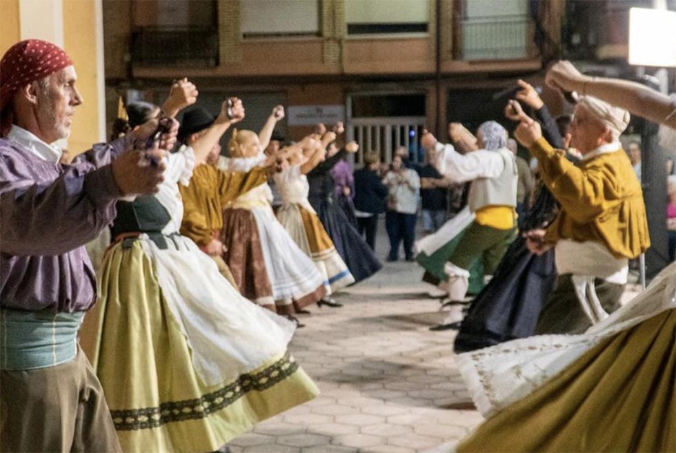 Torrent balla al ritme de la seua història amb la representació de la Xàquera