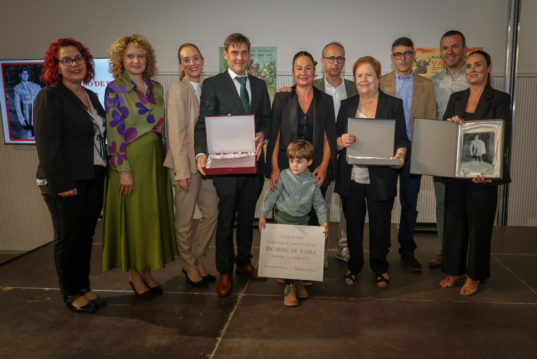 Torrent ret homenatge al mestre Ricardo de Fabra amb una emotiva exposició dedicada a la seua vida i trajectòria