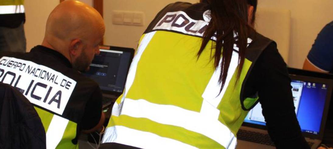 Detinguda una administradora per estafar 22.000 euros 