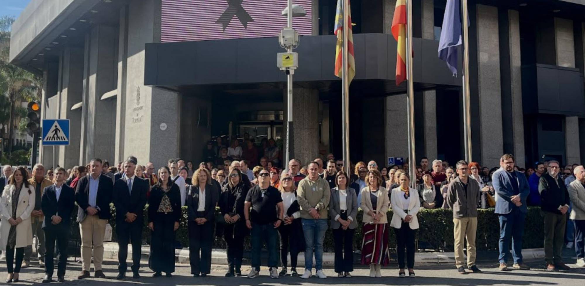 Minut de silenci a Torrent per les víctimes de la DANA