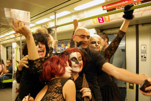 Metrovalencia reforça el servei nocturn de Halloween amb trens i tramvies addicionals