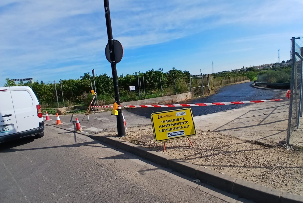 Restriccions al trànsit en l'accés al col·legi El Vedat per treballs d'asfaltat