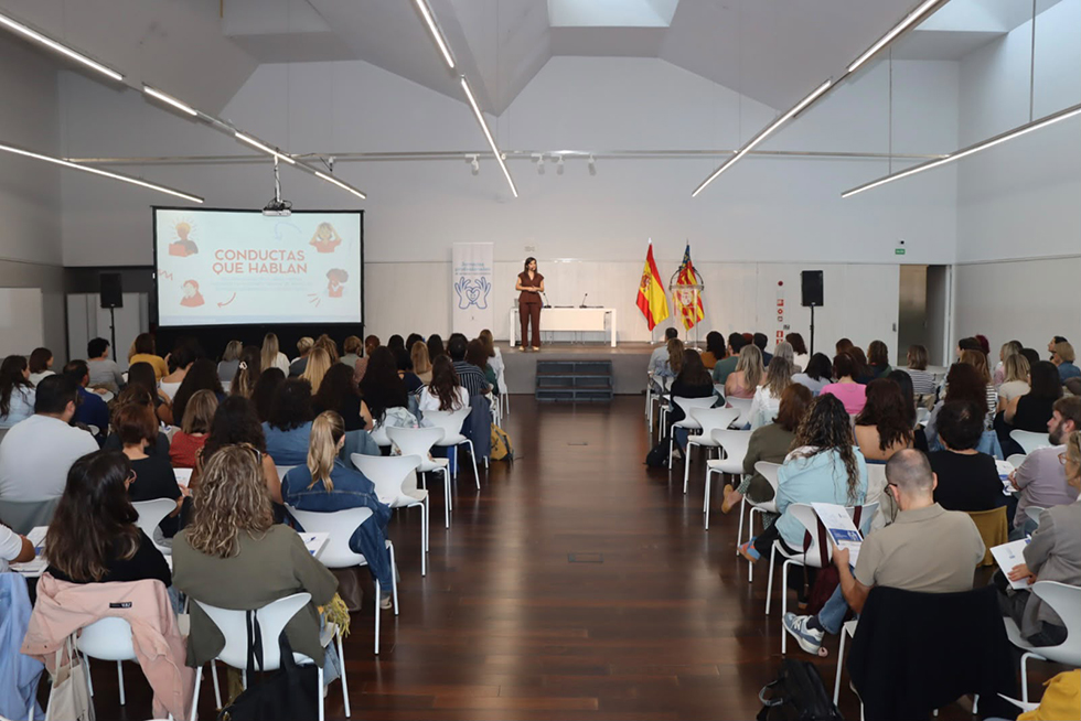 170 professionals analitzen l’impacte digital en la salut mental dels menors