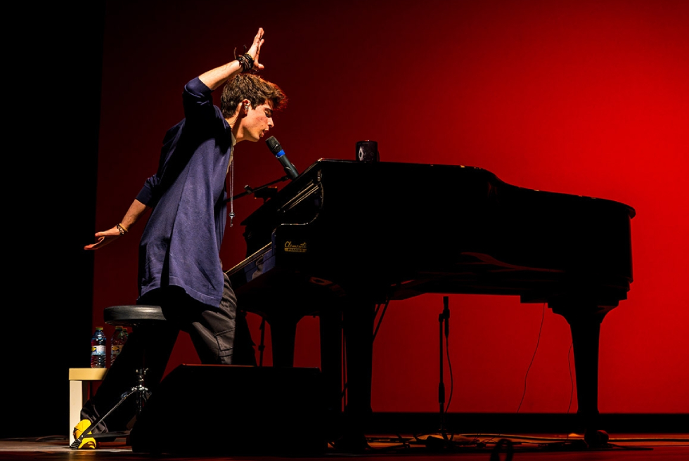 El cantant i compositor torrentí Daniel Haro rep el Premi Talent Llatí 2026 per la cançó «No Esperé»