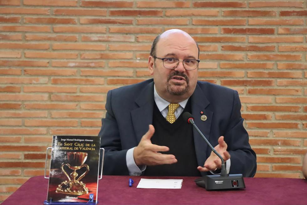 Torrent acull una conferència sobre el valor històric del Sant Calze