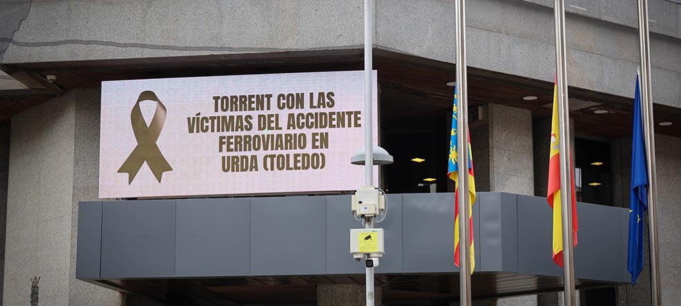Banderes a mitja asta per l'accident de tren de Toledo