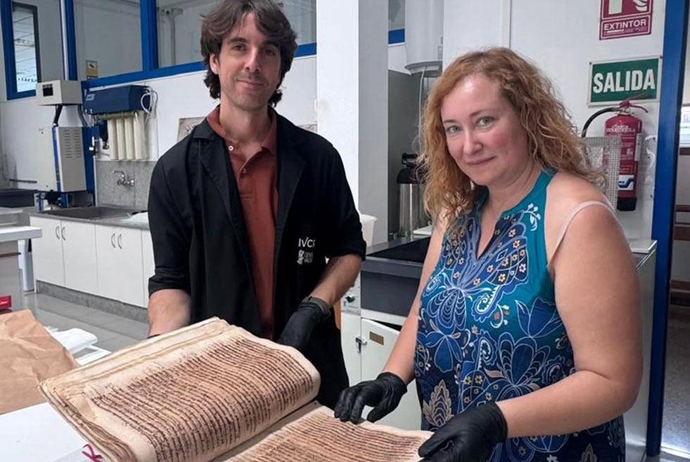 Comença la restauració d'un Cabreve de finals del segle XVI