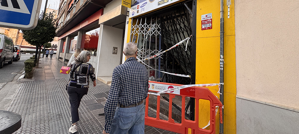 Torrent desperta amb una botiga destrossada al centre