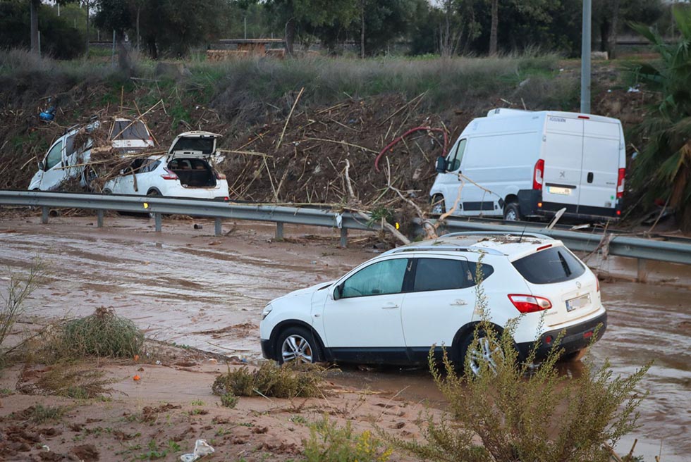 La Policia Local crea un correu electrònic per a localitzar vehicles afectats per la DANA