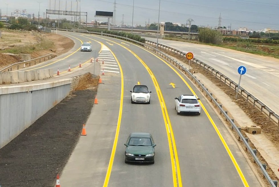 S'obri la conexió entre la comarcal CV-36 amb l'autovia A7 amb una via per sentit