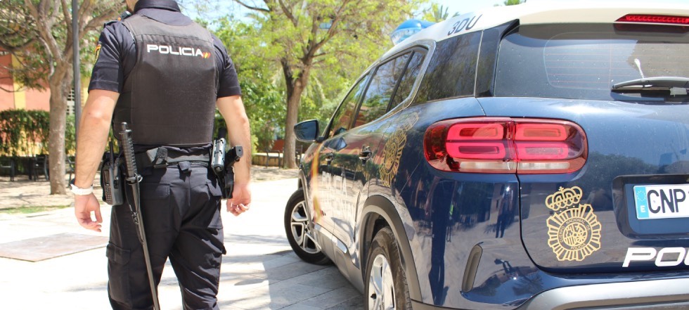 Dos detinguts per un robatori, pillats en directe per càmera