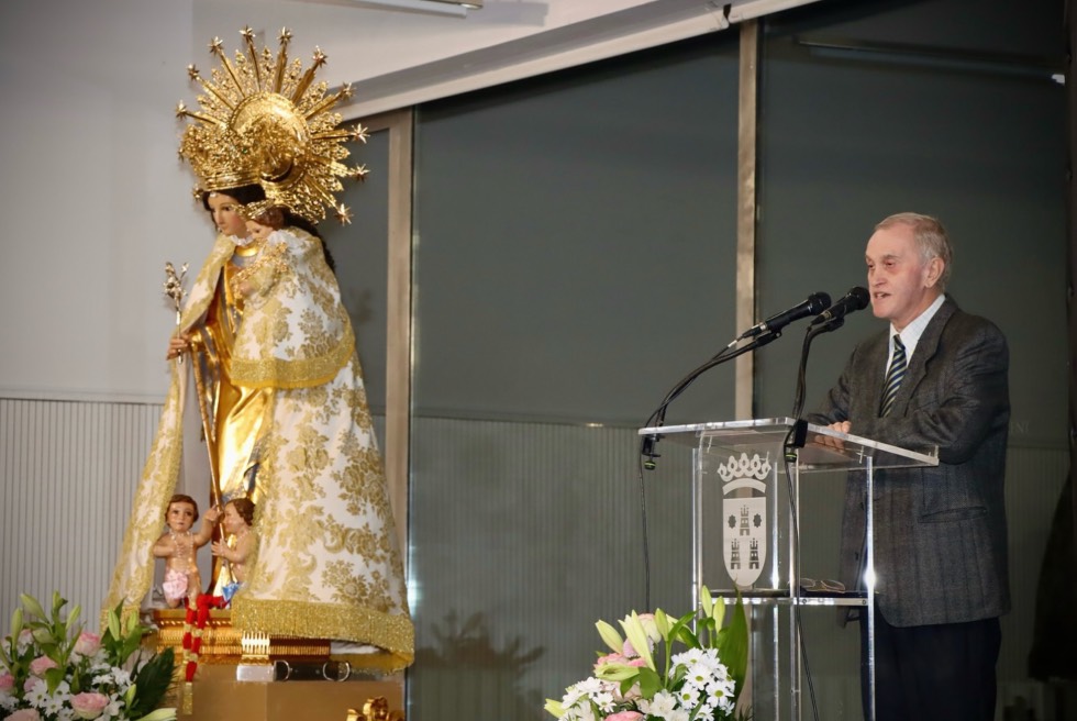 Torrent presenta el llibre dedicat a la Mare de Déu dels Desamparats