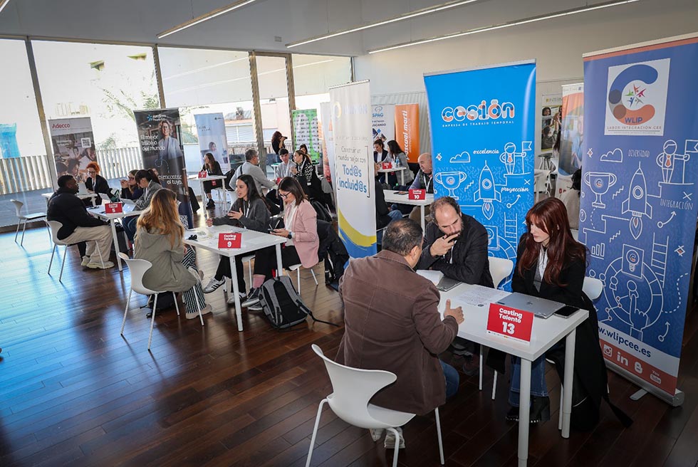 Quasi mil candidatures en la Fira d'Ocupació Talent Jove a Torrent