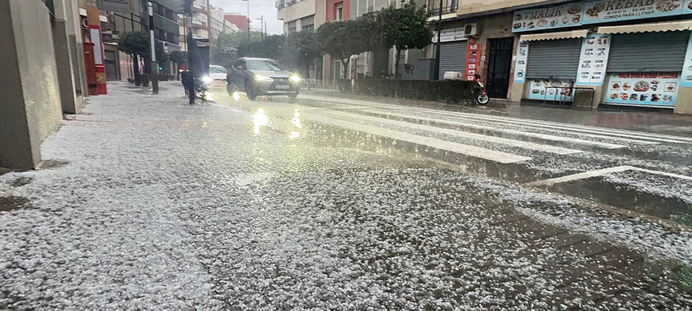Cau una gran granissada que deixa una imatge nadalenca